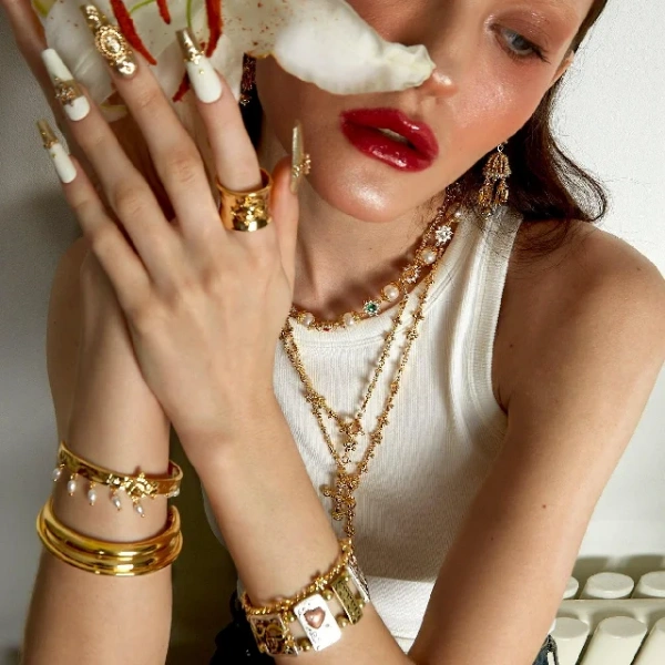 Gleaming Gold Jewellery: Timeless Beauty and Enduring Allure