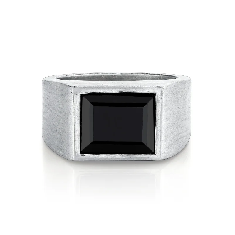 Unmissable Discounts On Timeless Jewelry Pieces Men's Onyx Signet Ring